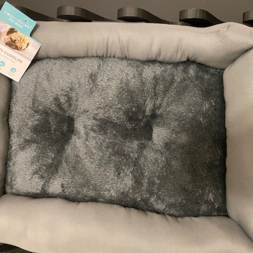 Modern Threads! Pet Bed COZY CUDDLER (22 in x 16 in x 5 in)